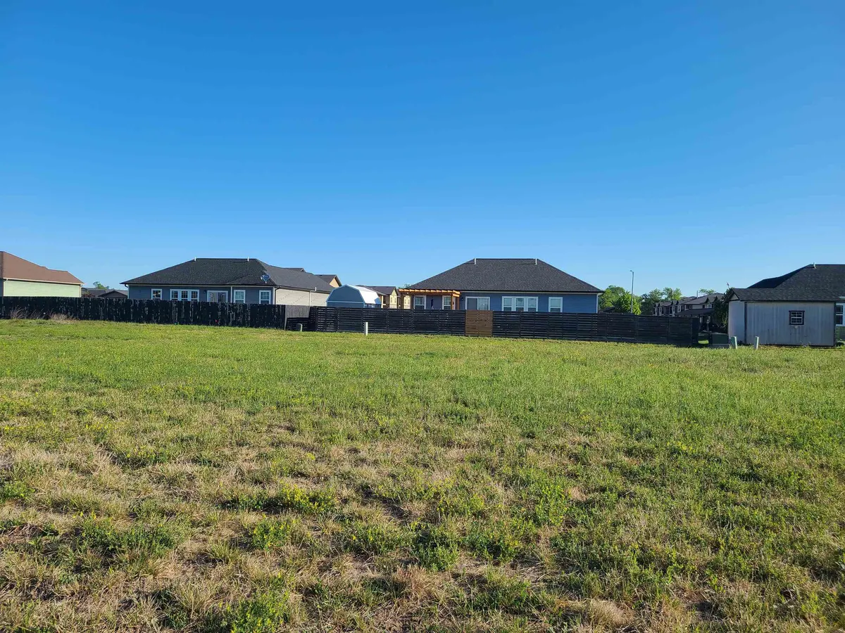 1425 Curtiss Dr., Mcpherson, KS 67460