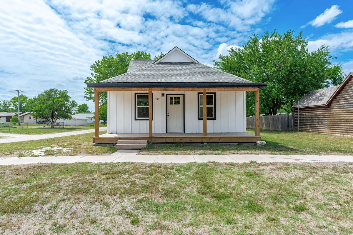 339 S Briarwood St, Norwich, KS 67118