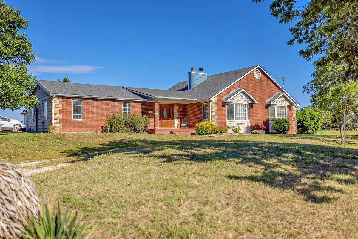 19447 SW Meadowlark Rd, Rose Hill, KS 67133-8527
