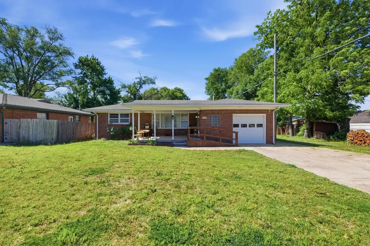 419 E 9th Ave, Belle Plaine, KS 67013