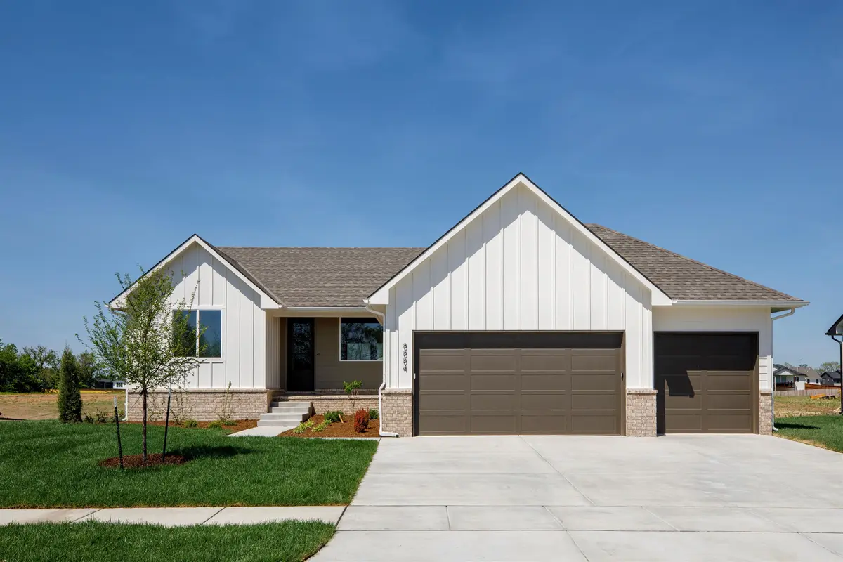8884 E Bradford St, Wichita, KS 67210