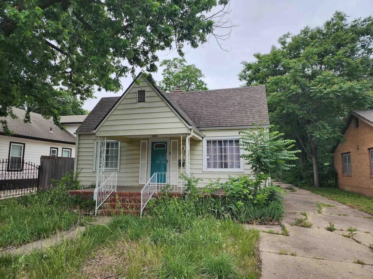 1537 N Burns, Wichita, KS 67203