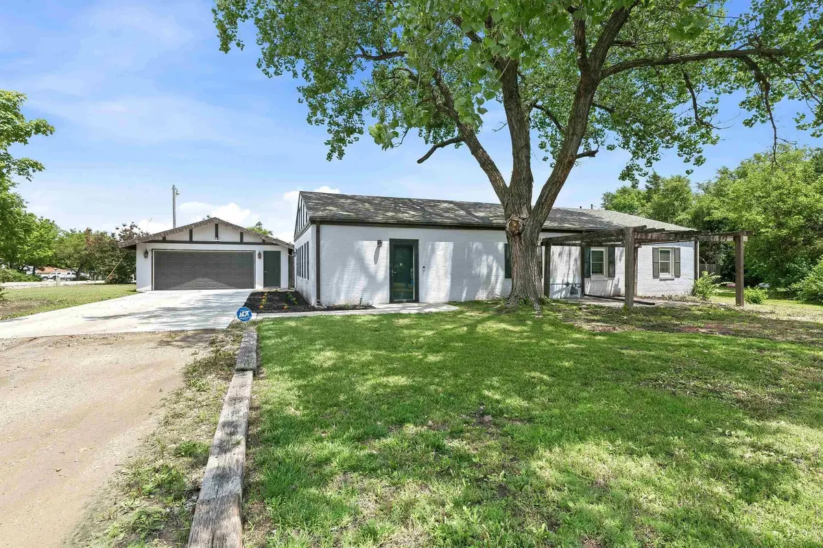2350 S Bedford St, Wichita, KS 67207