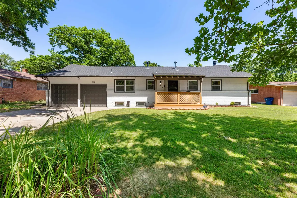 852 N Caddy Ln, Wichita, KS 67212