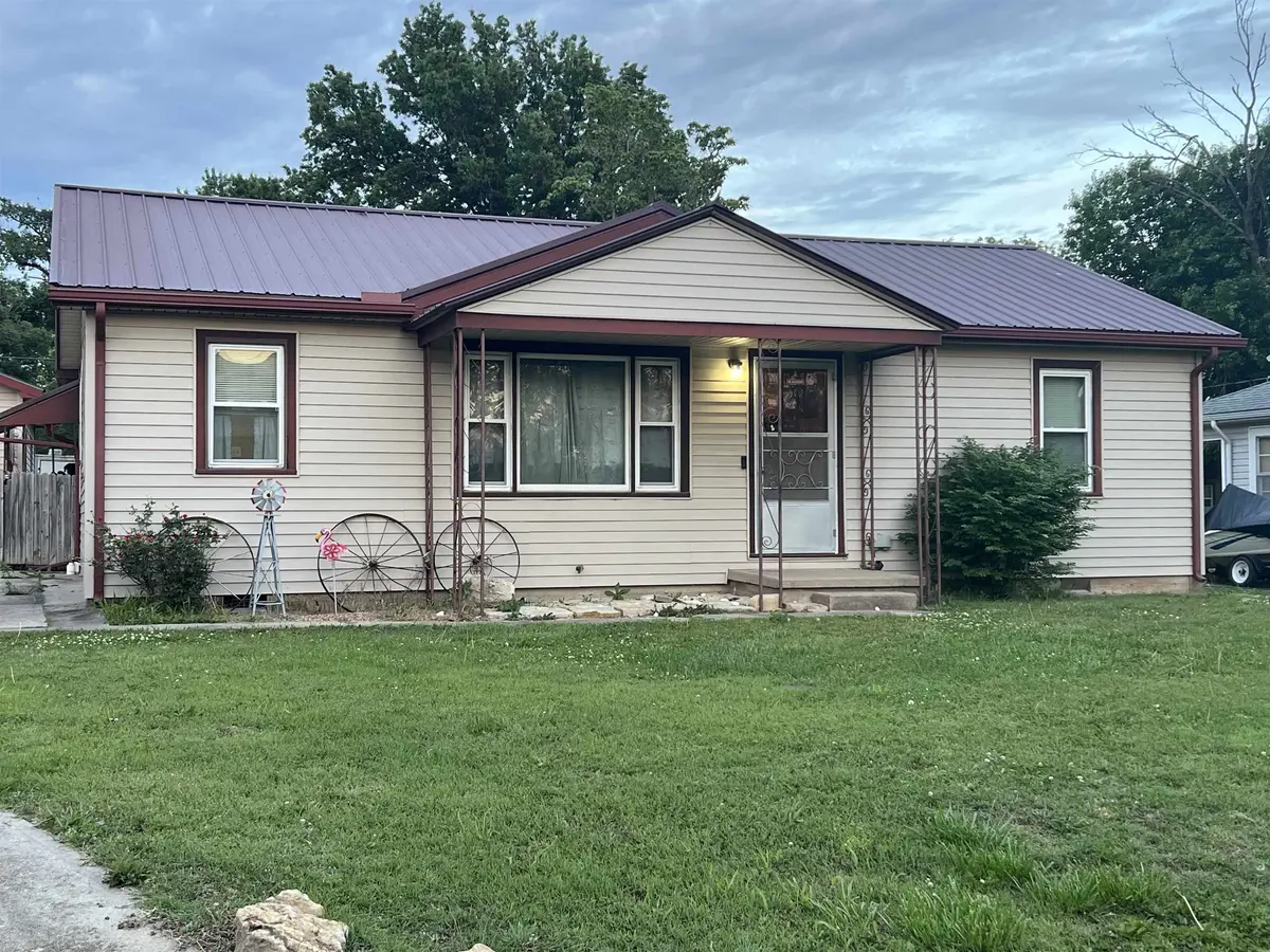 1236 N Walnut St., Eureka, KS 67045