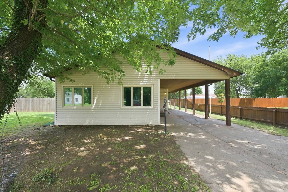 418 S Briarwood, Norwich, KS 67118