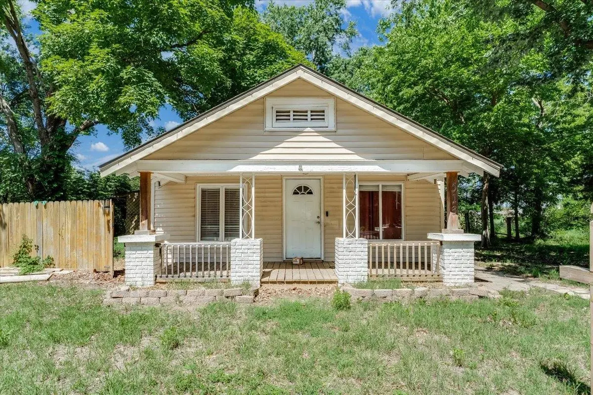 513 S 1st Ave, Mulvane, KS 67110