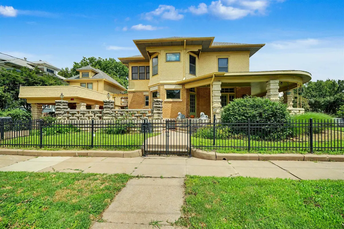 340 S 8th St, Salina, KS 67401