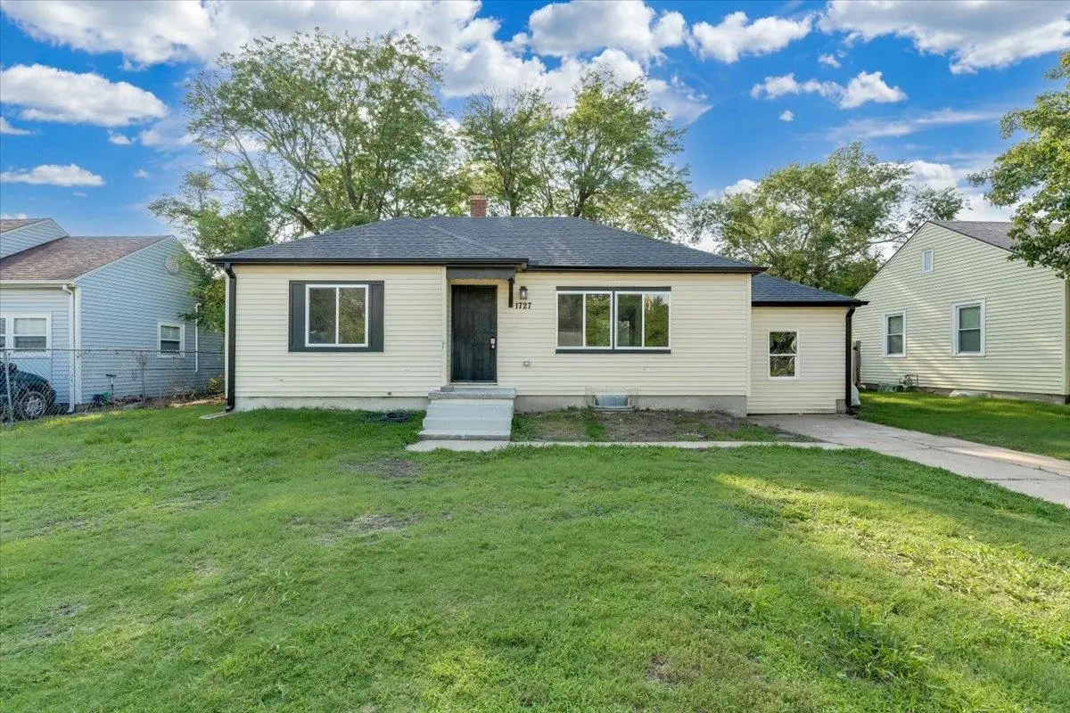 1727 N Northeast Parkway, Wichita, KS 67208