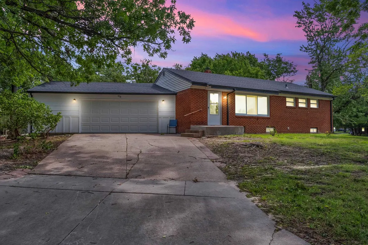870 S Watson Ln, Wichita, KS 67207
