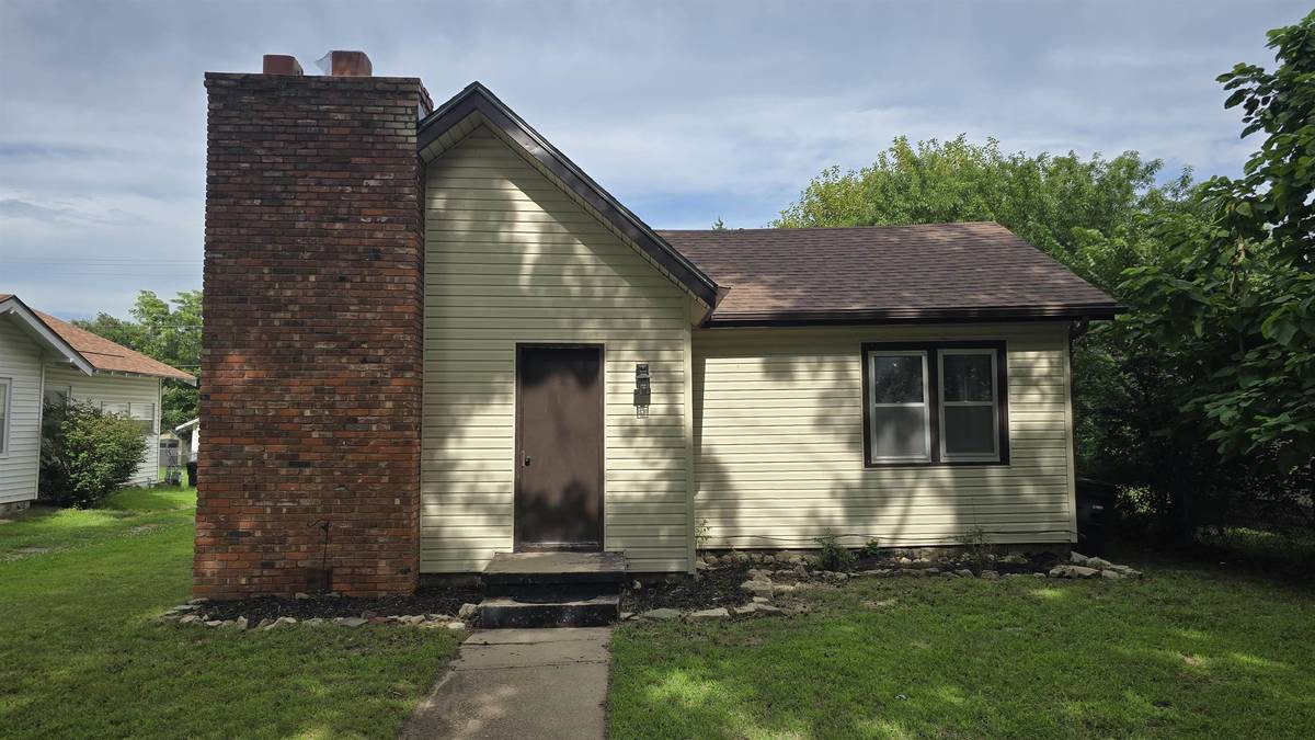 614 N C St, Arkansas City, KS 67005