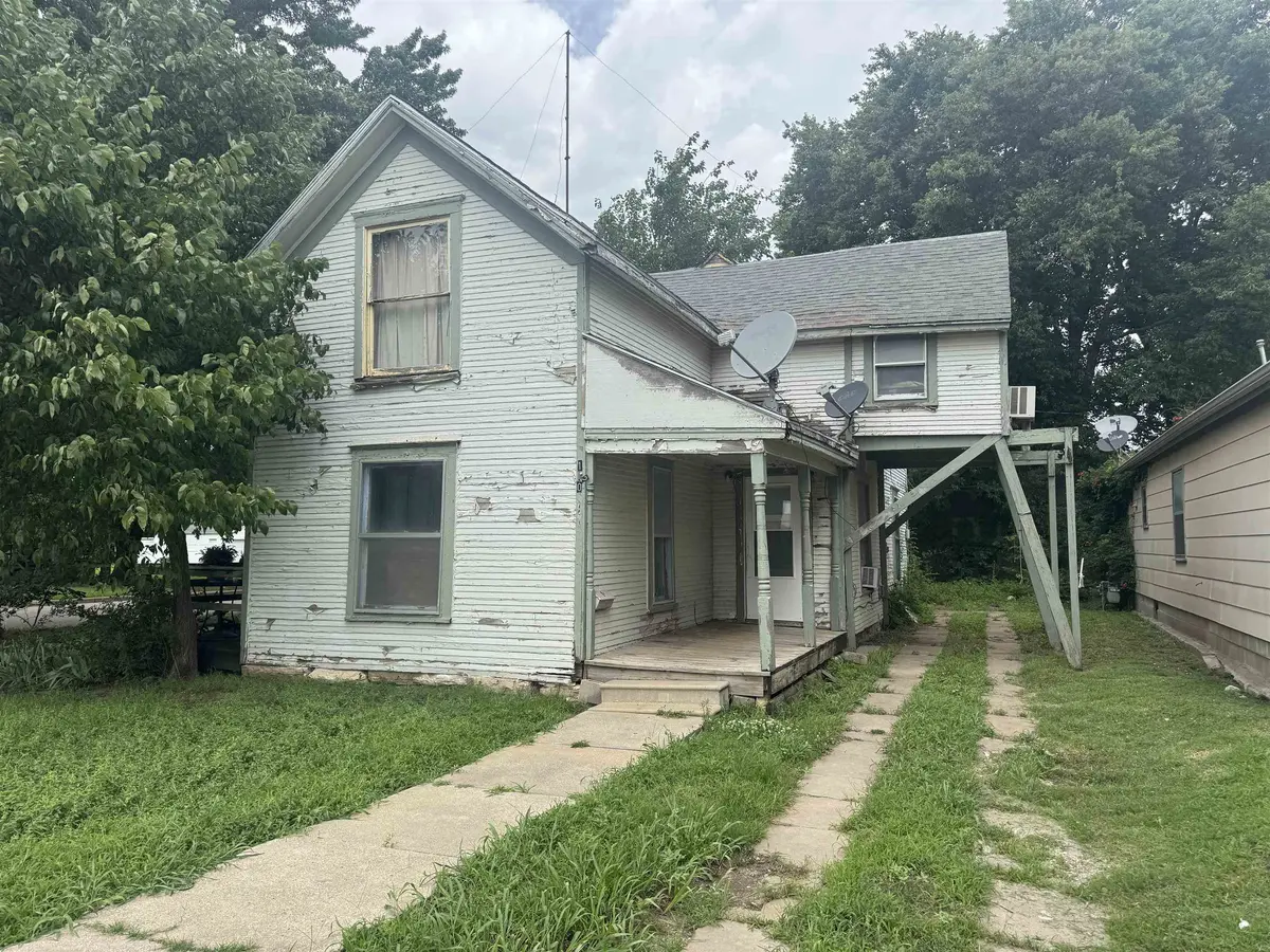 120 W 7th, Winfield, KS 67156