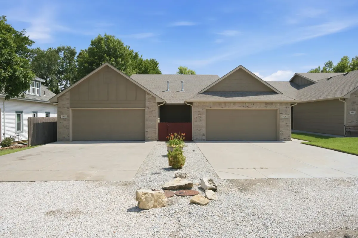643 E Mulvane St, Mulvane, KS 67110