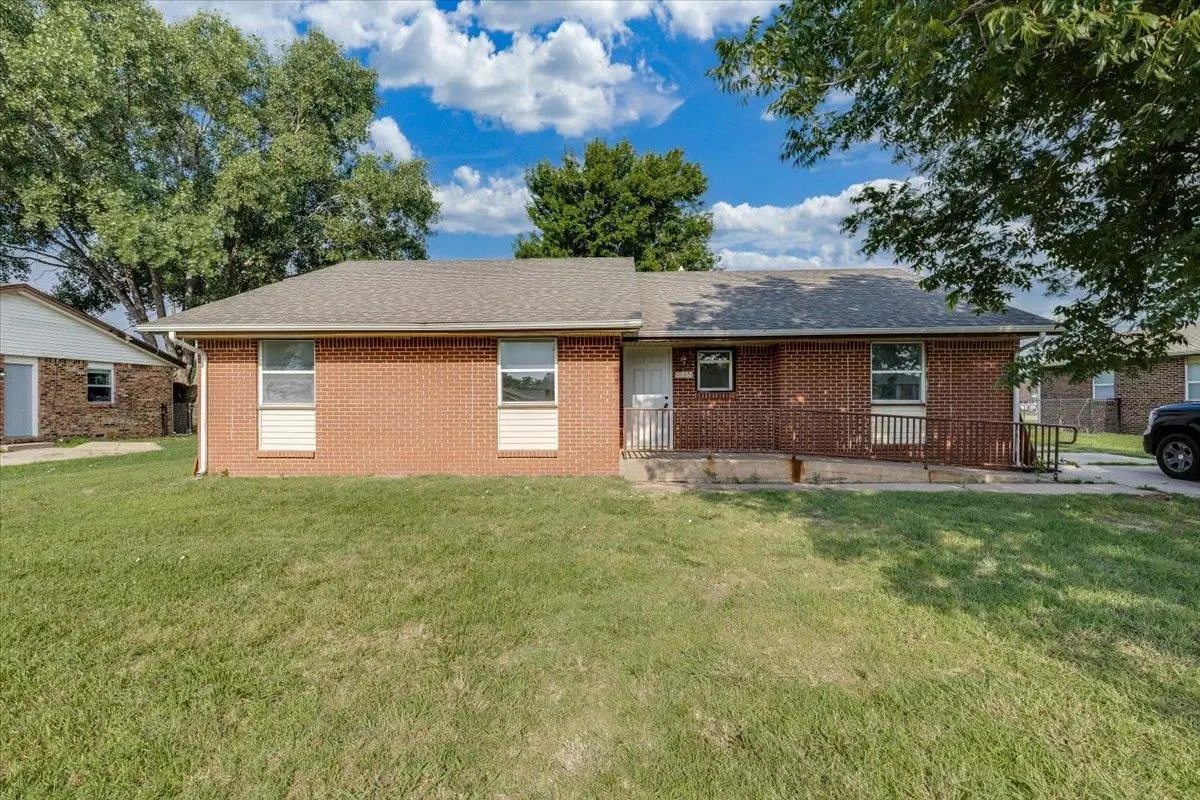 545 N Summitlawn, Wichita, KS 67212