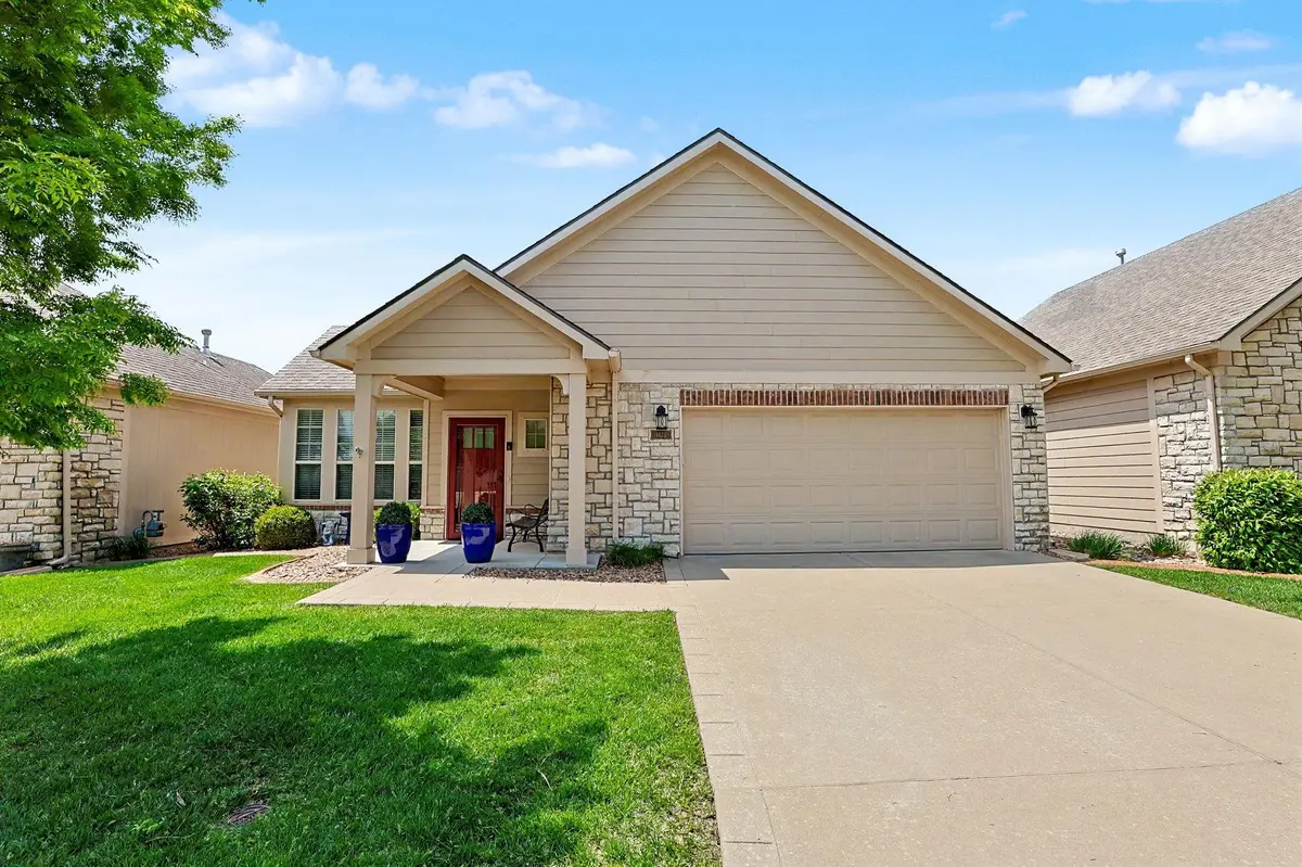 4875 N Indian Oak Street, Bel Aire, KS 67226