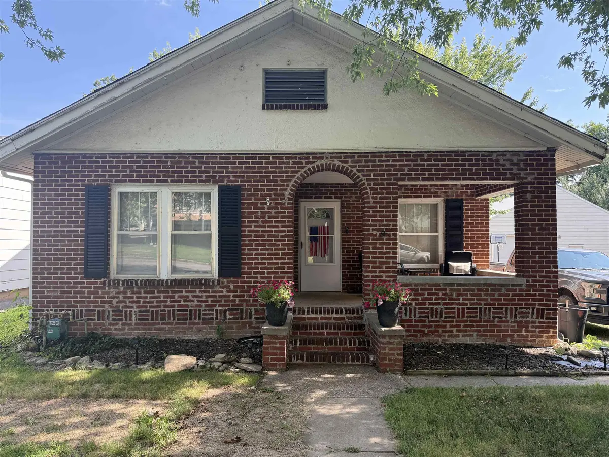 1319 E 12th Ave, Winfield, KS 67156