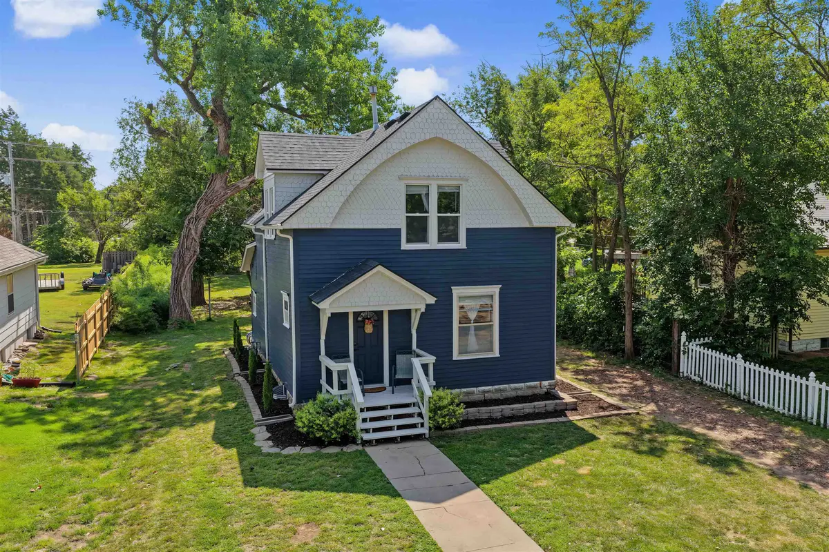 912 N Main St., Lindsborg, KS 67456