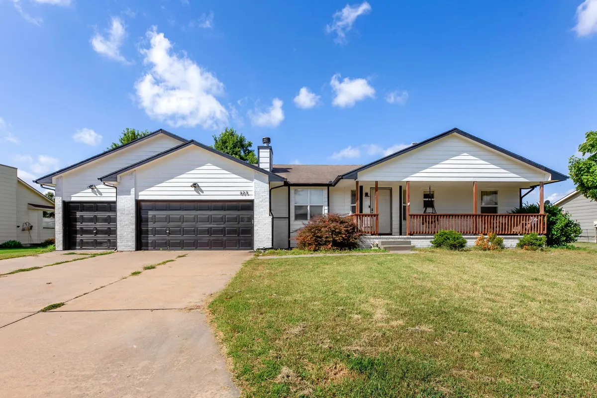 605 Clover Ln., Hesston, KS 67062
