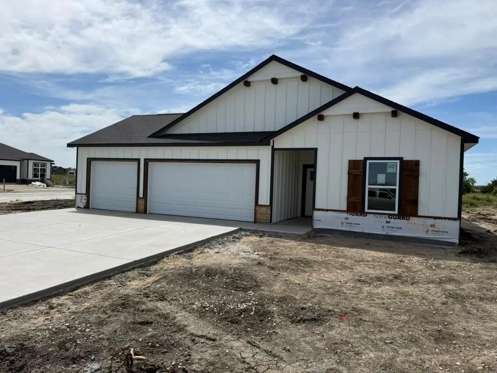 5651 Plumthicket St, Bel Aire, KS 67226