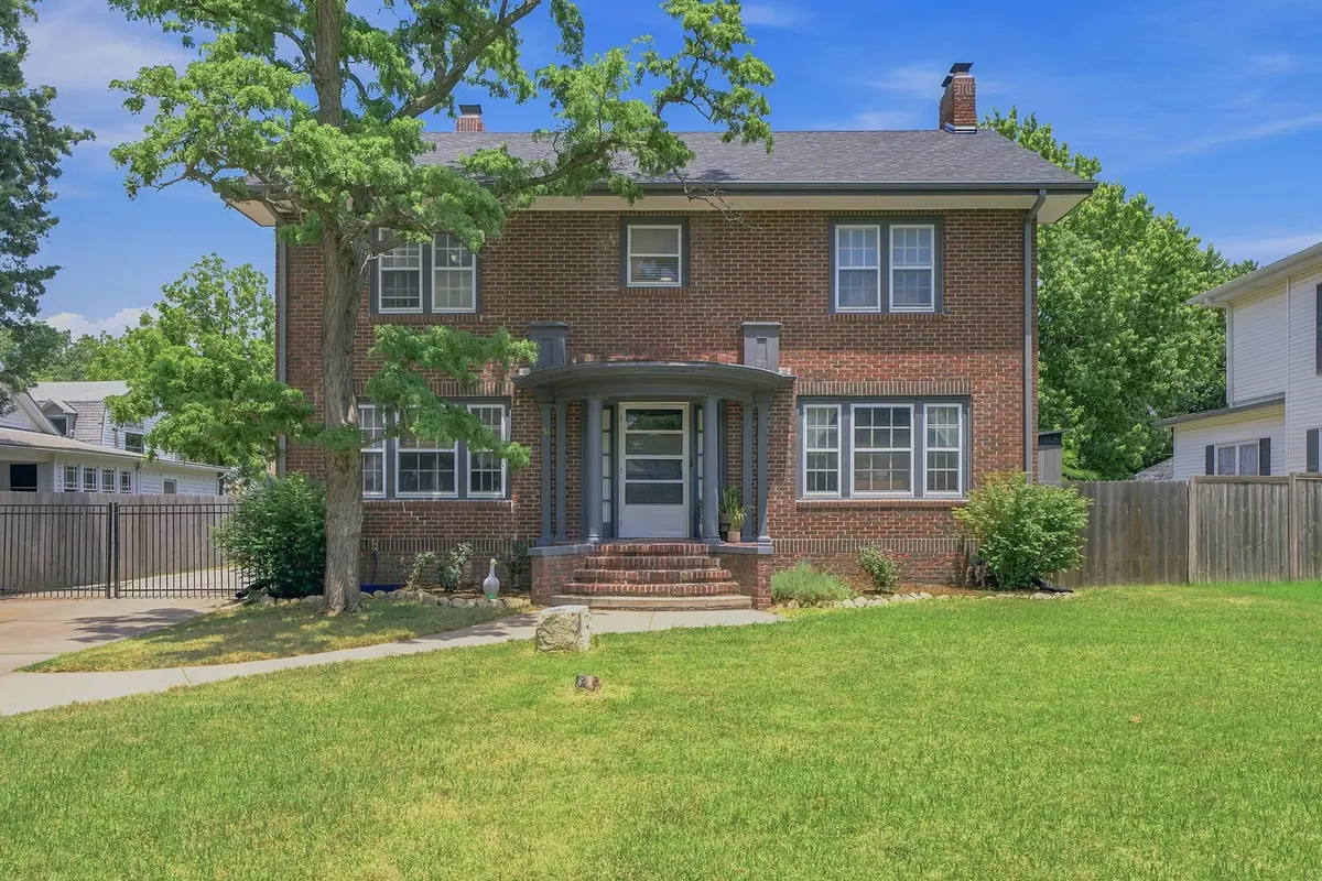314 E 2nd St, Newton, KS 67114