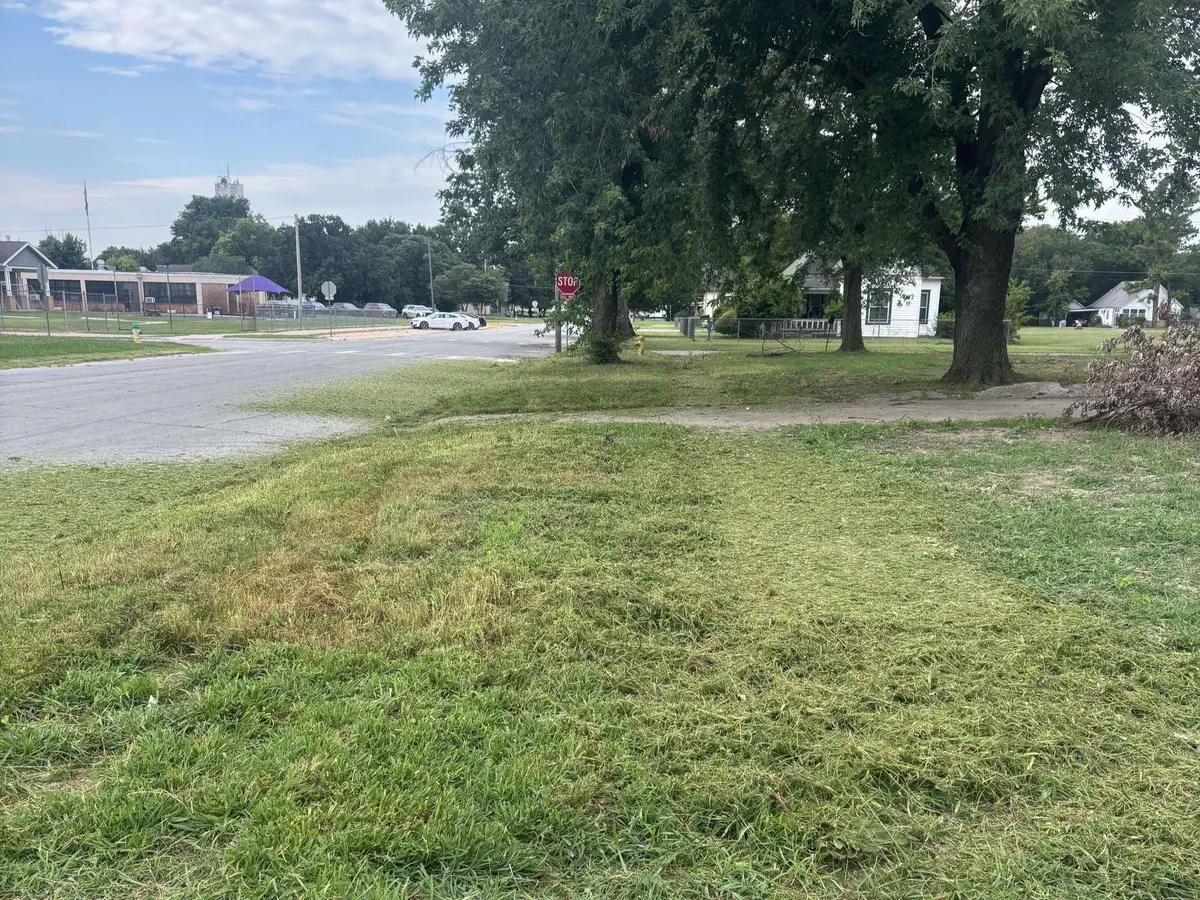 102 W 2nd, Coffeyville, KS 67337