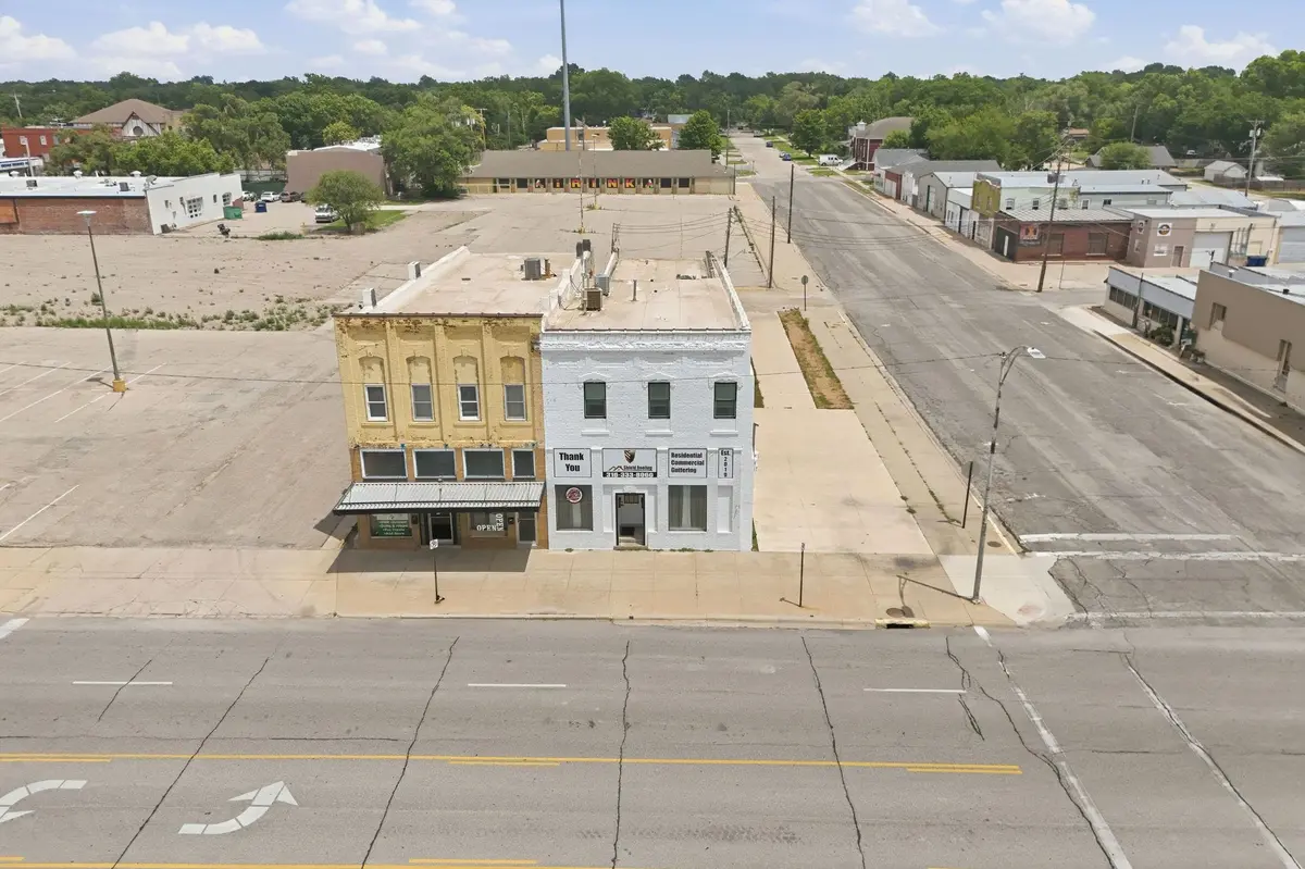 302 N Main St, Newton, KS 67114