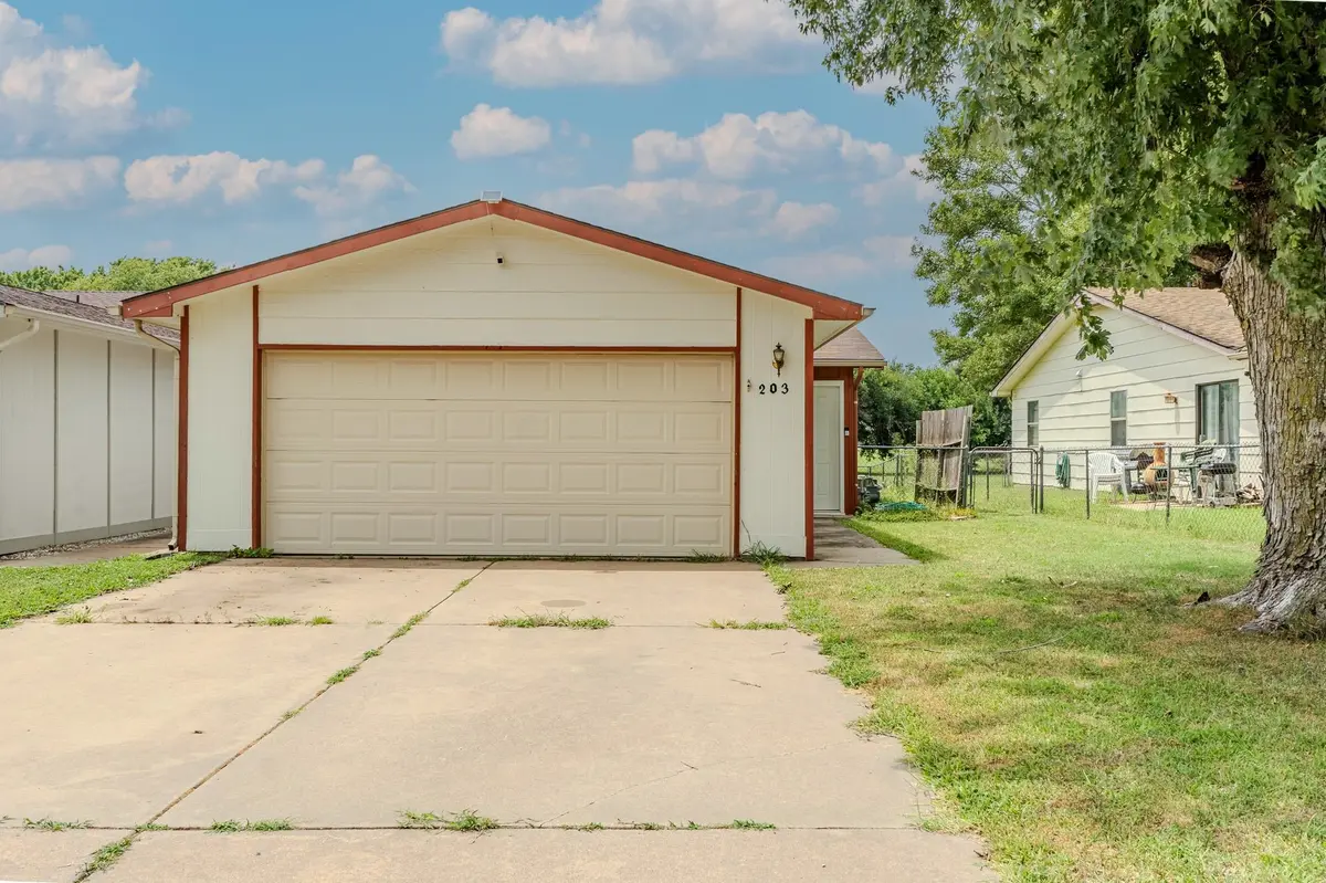 203 S Westview Dr, Derby, KS 67037