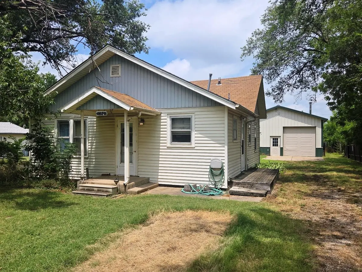 1420 E 9th, Newton, KS 67114
