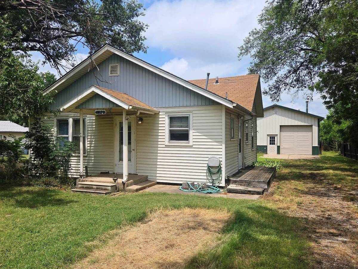 1420 E 9th, Newton, KS 67114