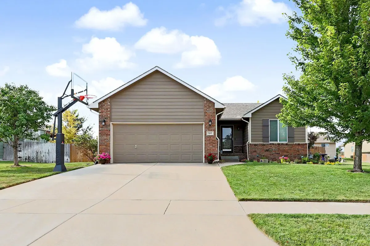843 E Winding Lane St, Derby, KS 67037