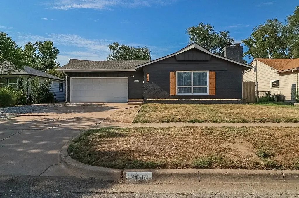 2538 W Columbine Ln, Wichita, KS 67204