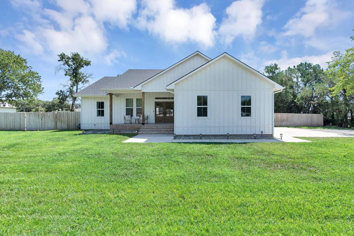413 S Cranmer St, Conway Springs, KS 67031