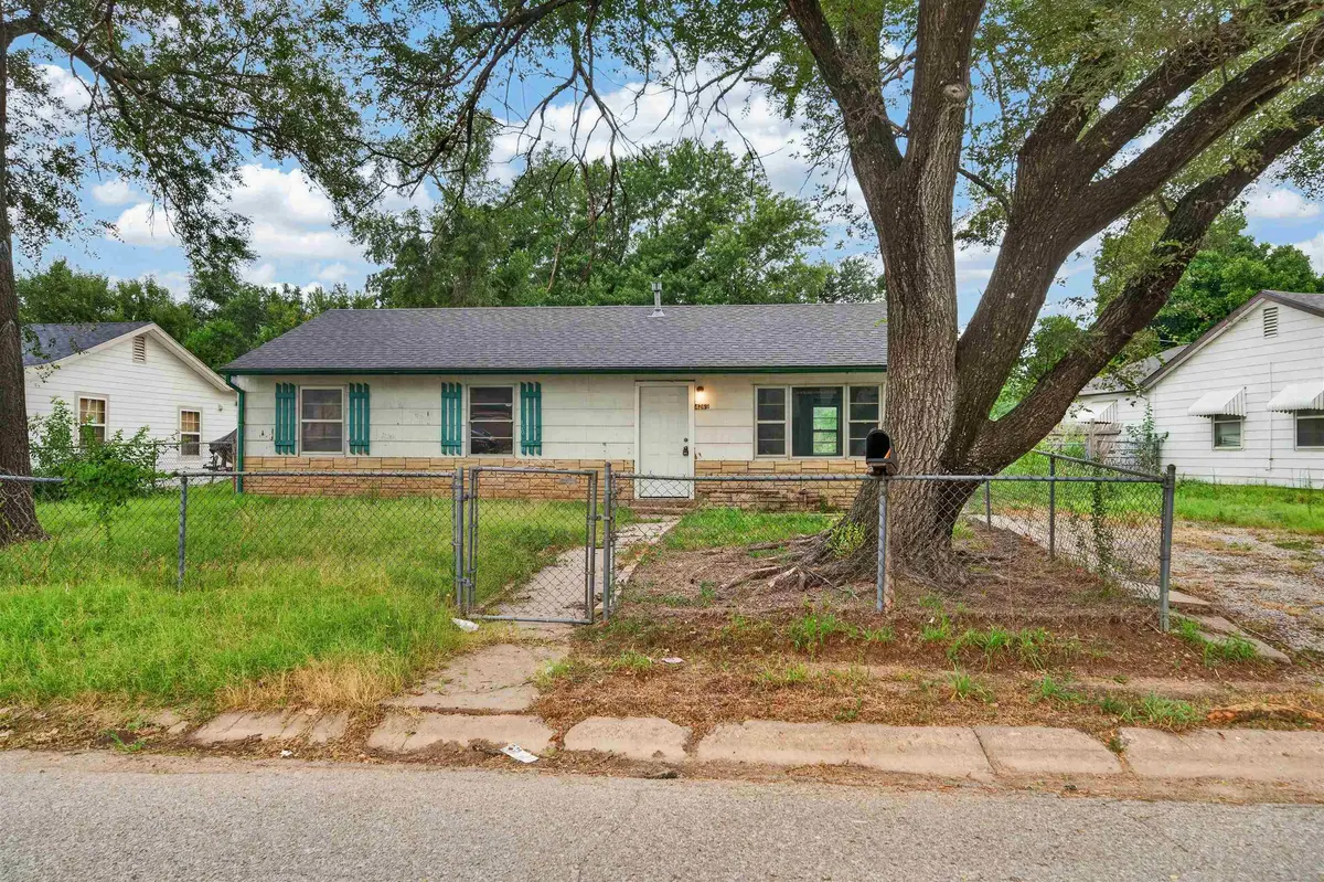 4269 S Cumberland St, Wichita, KS 67216
