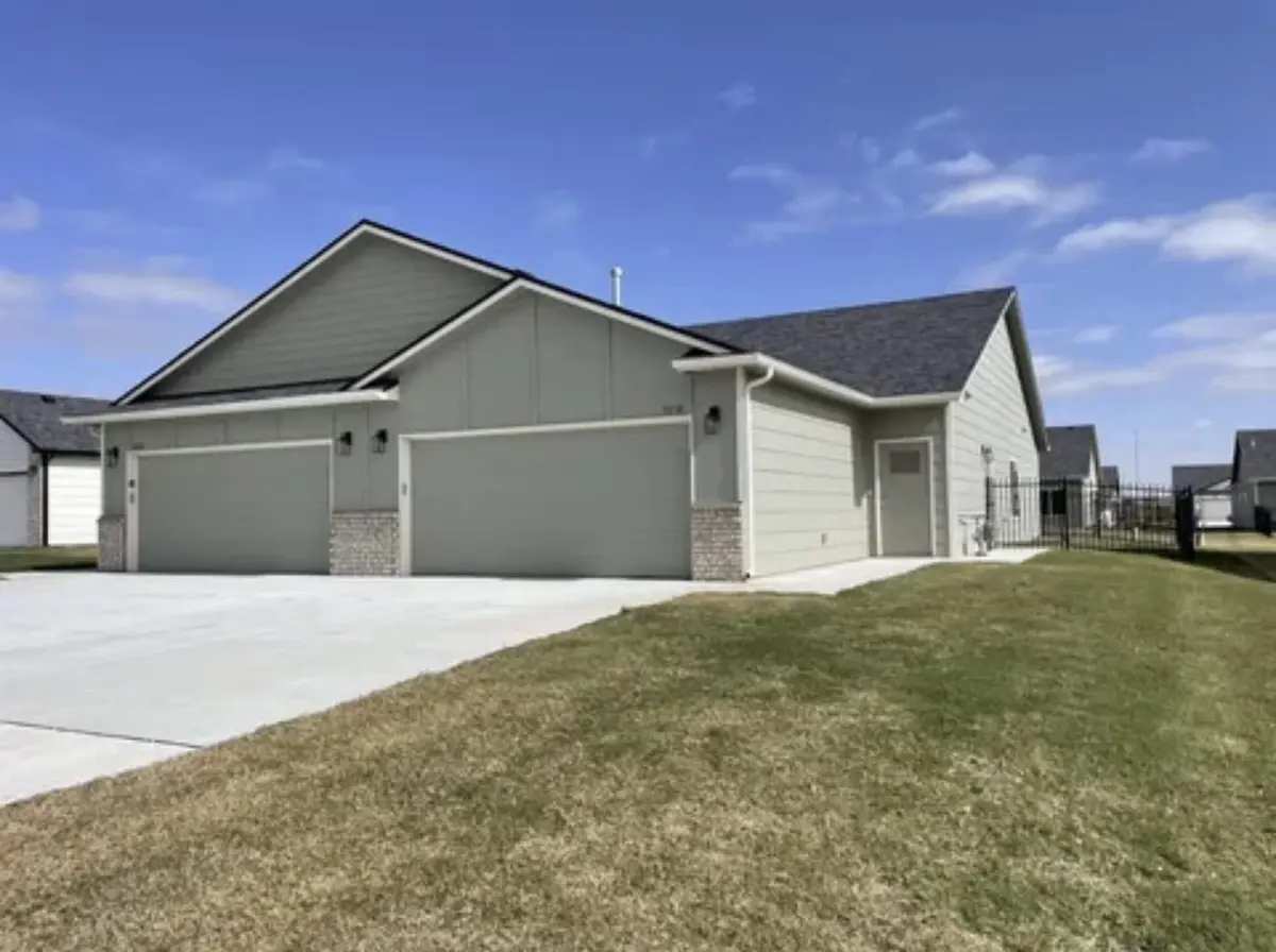 5220 N Honeylocust Circle, Bel Aire, KS 67226