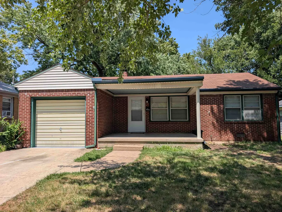 6008 E Castle Dr, Wichita, KS 67218