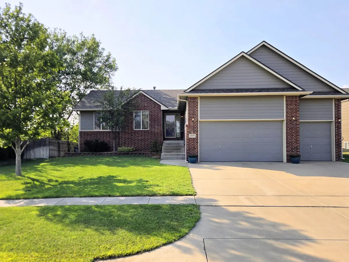 1119 E Lost Hills, Derby, KS 67037