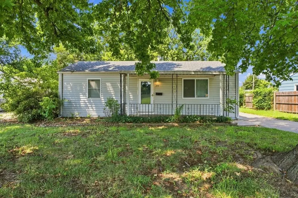253 N Nelson Ave., Haysville, KS 67060