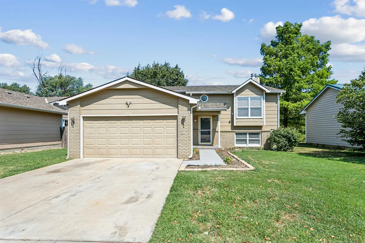 10702 E Bluestem St, Wichita, KS 67207