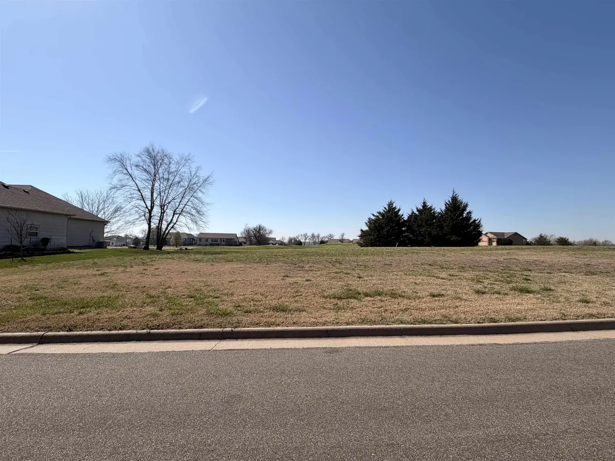 509 Quail Nest Rd, Winfield, KS 67156