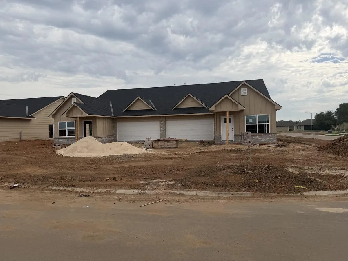 802 N Wheatland St, Wichita, KS 67235