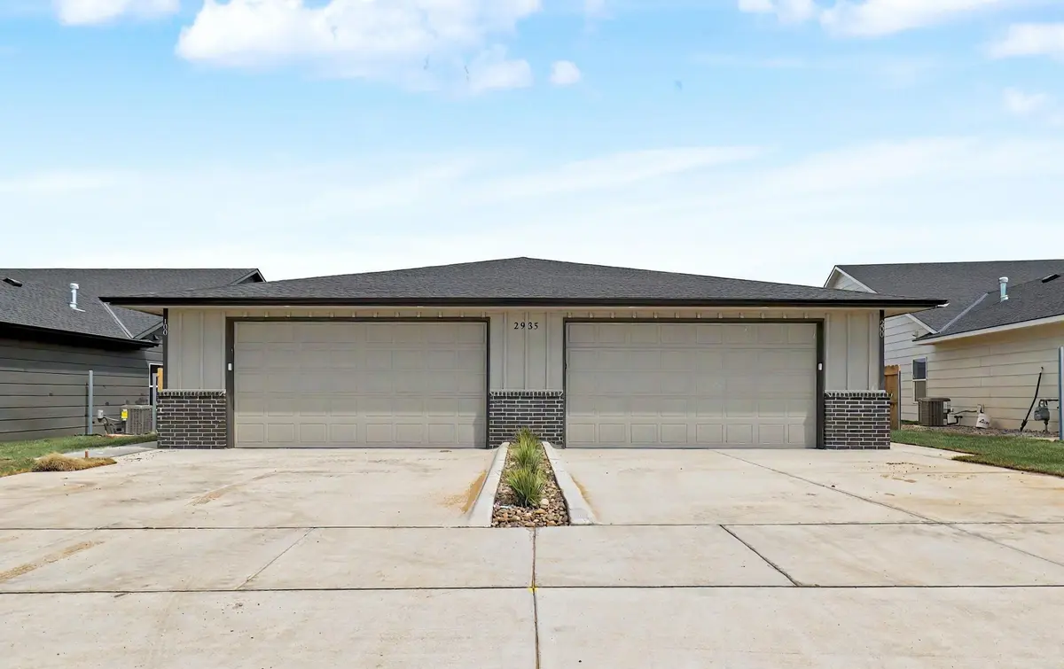 2935 S Cedar Crest Ct #100, Wichita, KS 67215