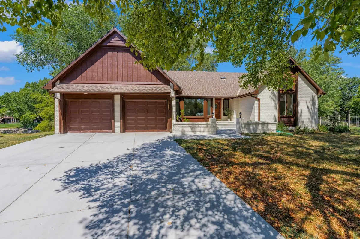 1325 N Covington Cir, Wichita, KS 67212