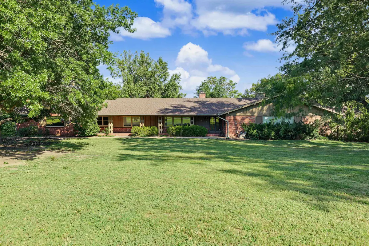 534 Upper Mill Hts. Dr., Salina, KS 67401