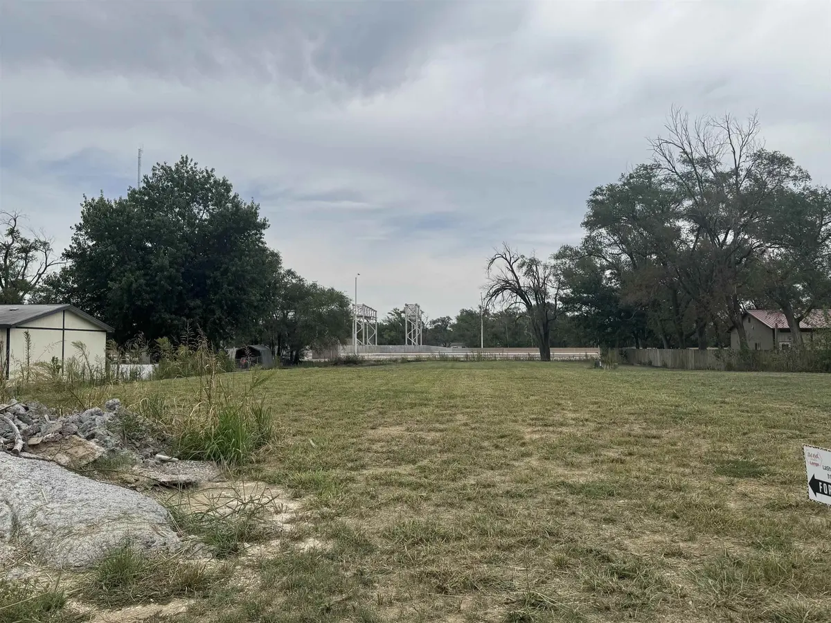 7068-7070 S Shahin St, Haysville, KS 67060