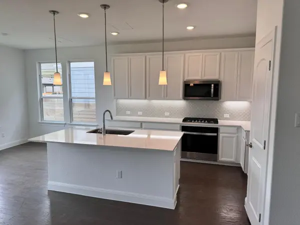 304 Harbors LN, Leander, TX 78641