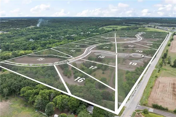 17195 Galloway DR, Stilwell, KS 66085