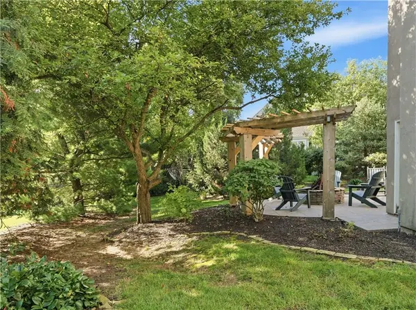 2645 W 139th TER, Leawood, KS 66224