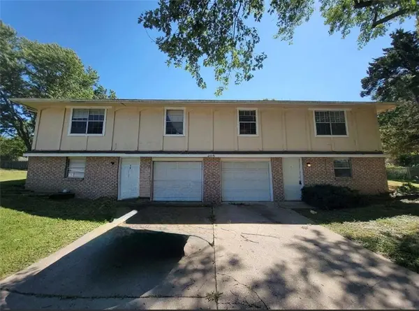 205 NE Westwind DR, Lee's Summit, MO 64086