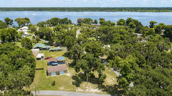 1055 CR-453, Lake Panasoffkee, FL 33538