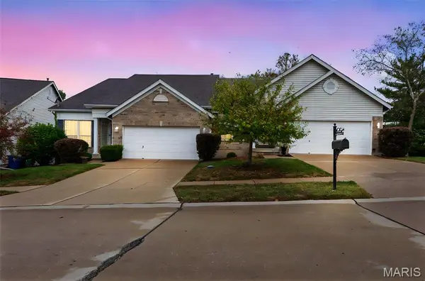 101 Robbins Way DR, Florissant, MO 63034